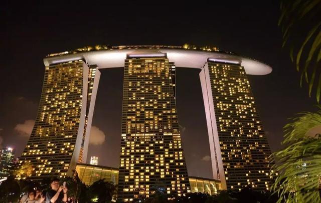 网红打卡地 新加坡滨海湾金沙购物广场夜景